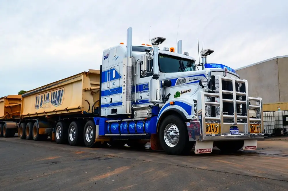 Kenworth T909 36” Aero roof X15 8x6