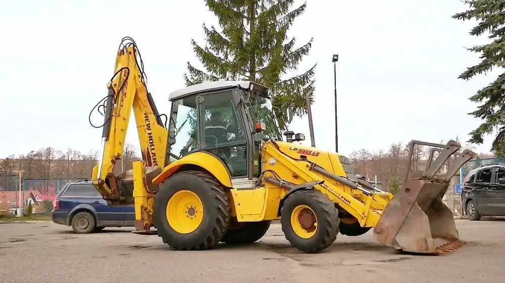 New Holland LB95.B