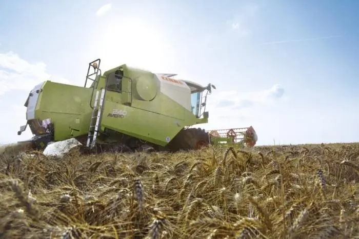 Claas Avero 240