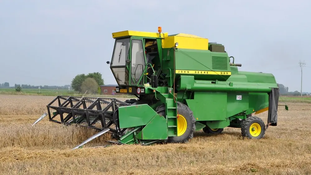 John Deere 985