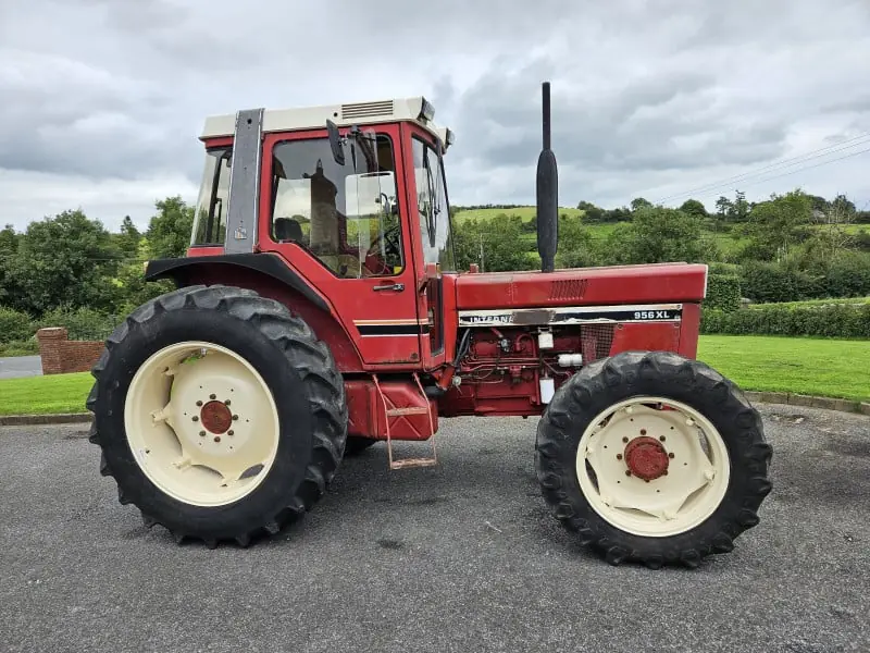 International Harvester 956
