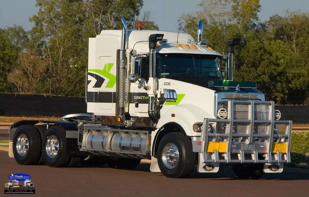 Mack TITAN 64" High-rise Sleeper Cab ISX 550 8x6 thumbnail 3