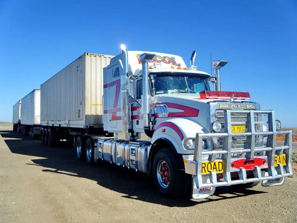Mack TITAN 64" High-rise Sleeper Cab ISX 550 8x6 thumbnail 6