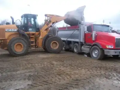 Case 921 E