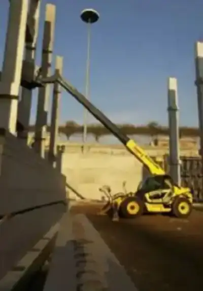 New Holland LM 445 A Power Shuttle