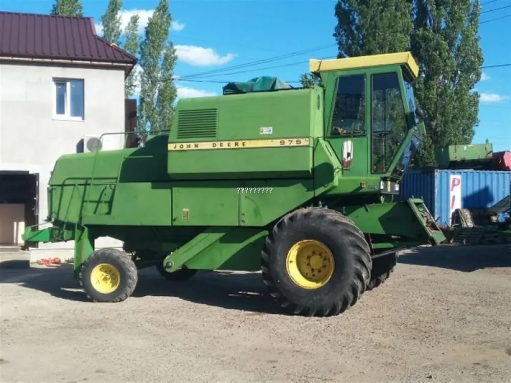 John Deere 975