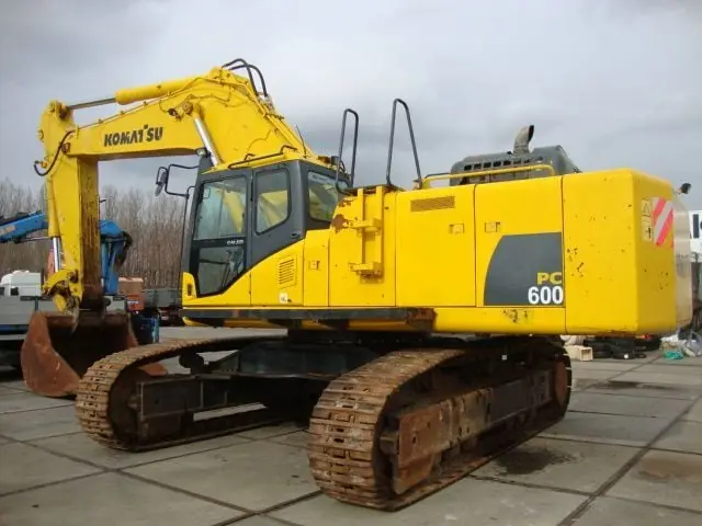 Komatsu PC600-8R