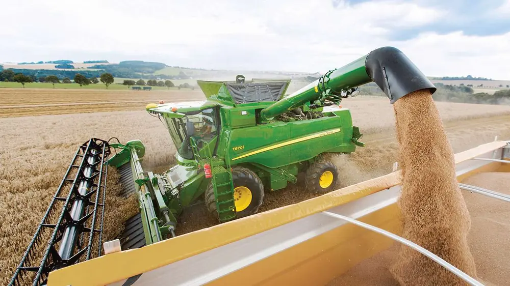 John Deere T670