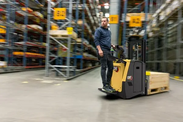 Caterpillar NPV20N3D thumbnail 2
