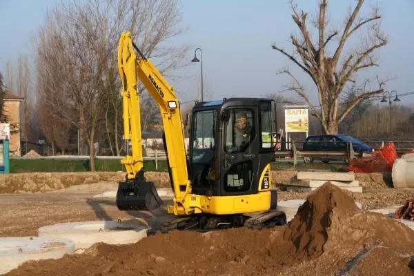 Komatsu PC35R-8