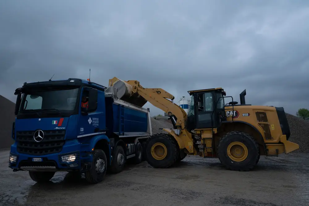 Caterpillar 950 thumbnail 4