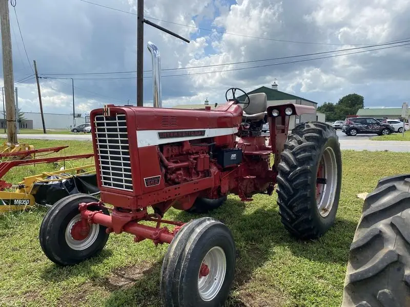 International Harvester 856