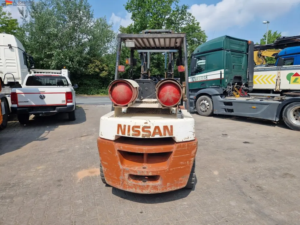 Nissan BF 03 A 33 U