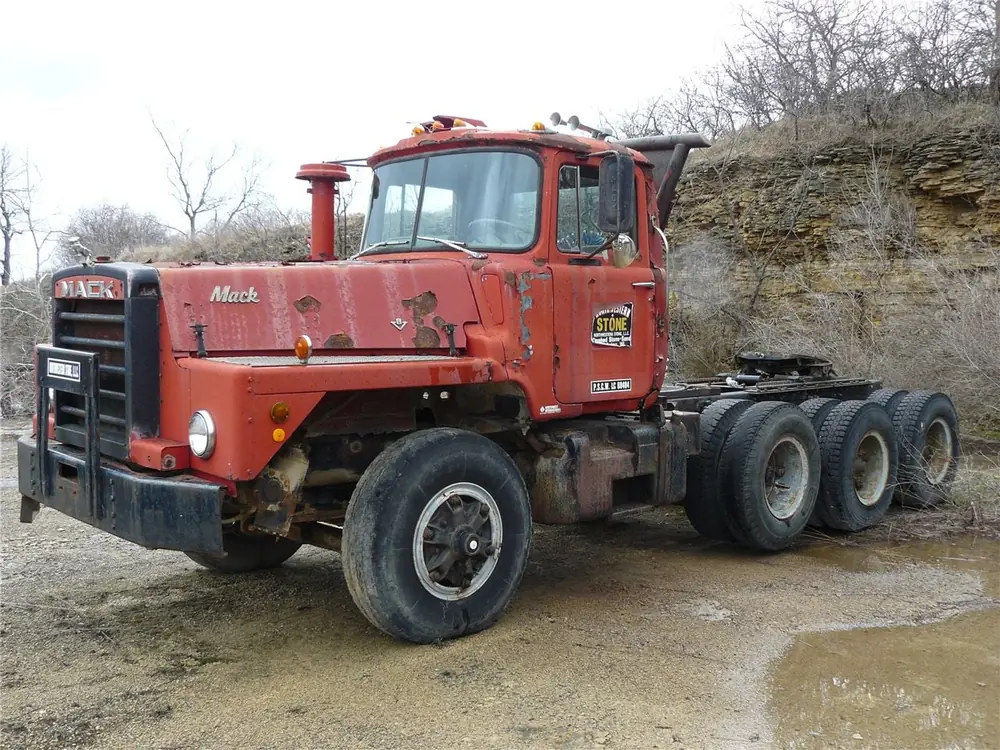 Mack DM-800ST CA492 Cummins NTC 300 6x4