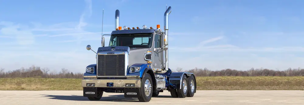 Freightliner 122SD 58 XT Mid Roof Detroit DD16