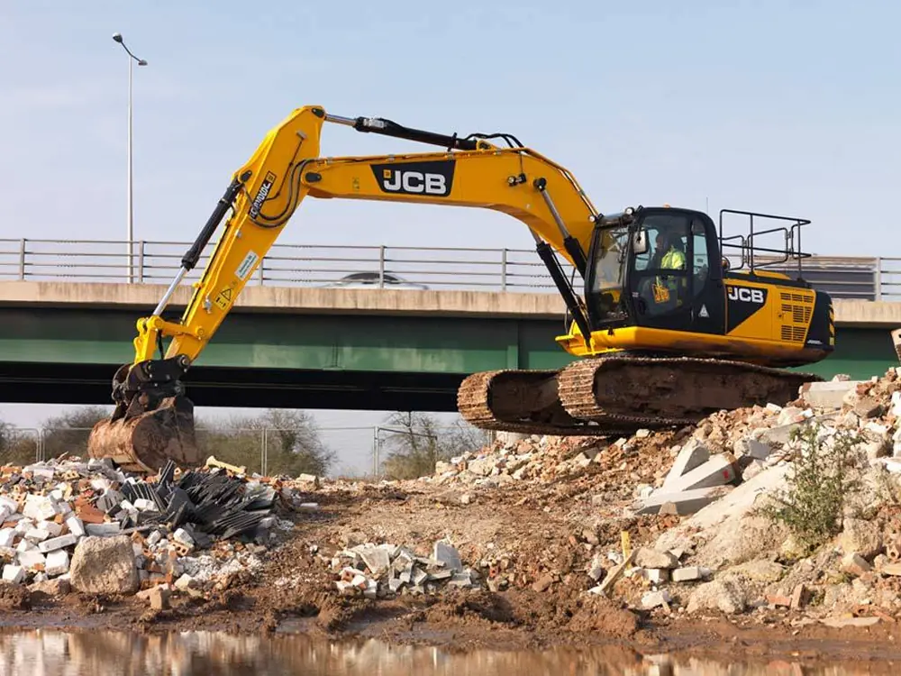 JCB JS220LC