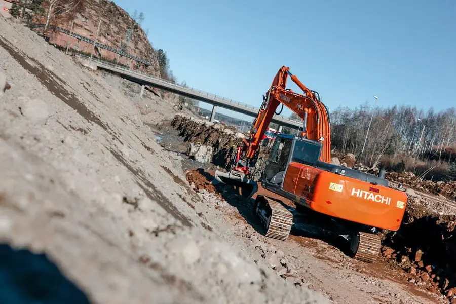 Hitachi ZX 250 LC-5 thumbnail 2