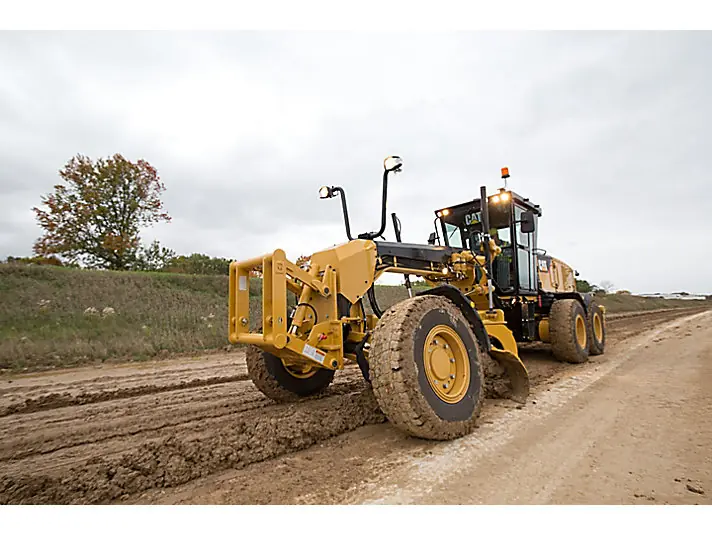 Caterpillar 140 AWD thumbnail 4
