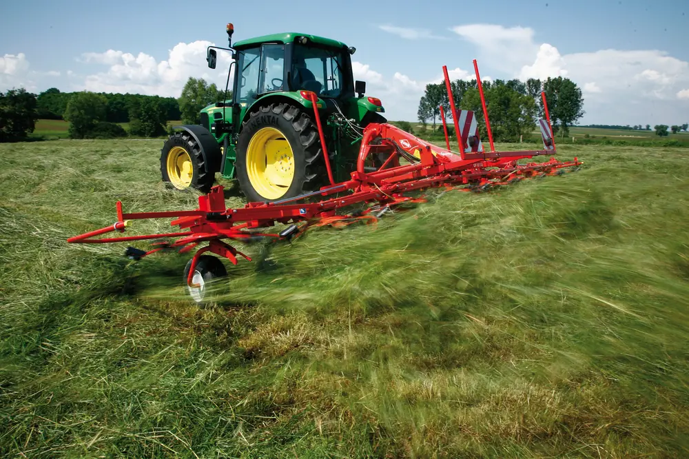 Kuhn GF 8702