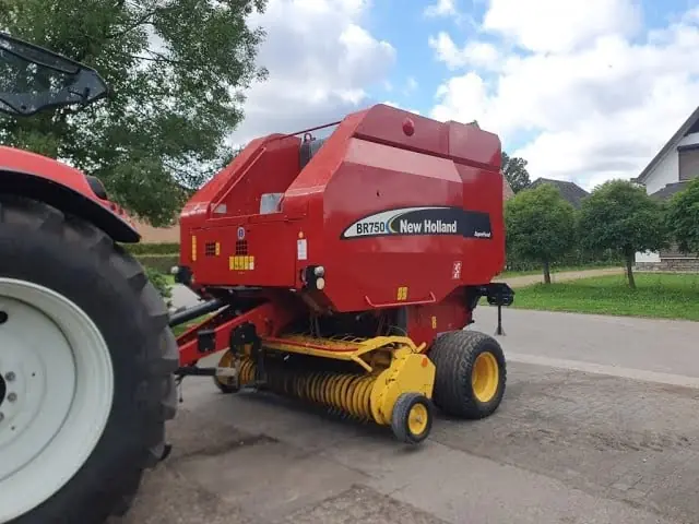 New Holland BR750