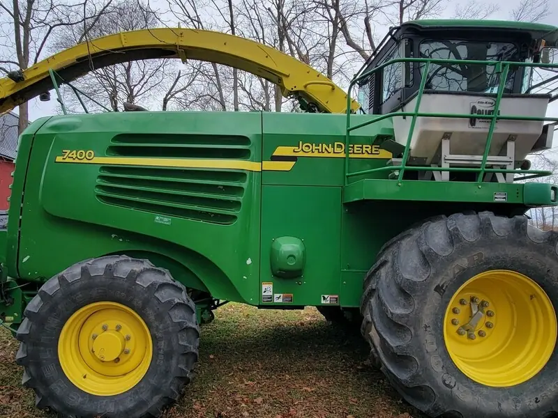 John Deere 7400