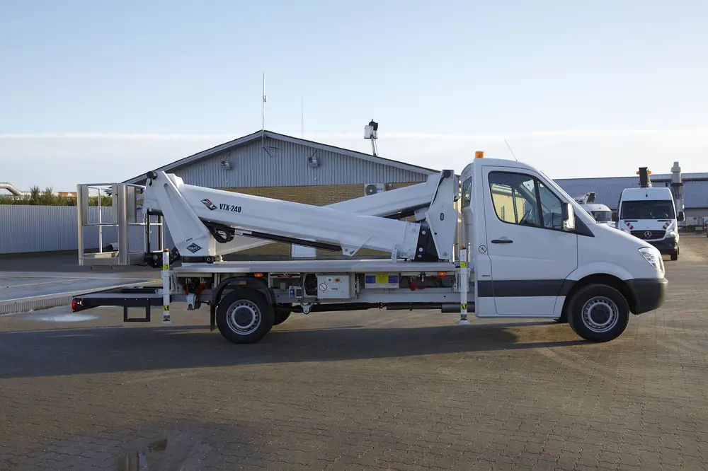 Versalift VTX-240