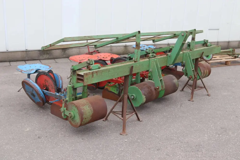 Basrijs Accord planter single with 2 small rollers