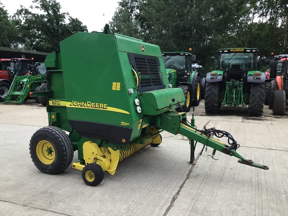 John Deere 572