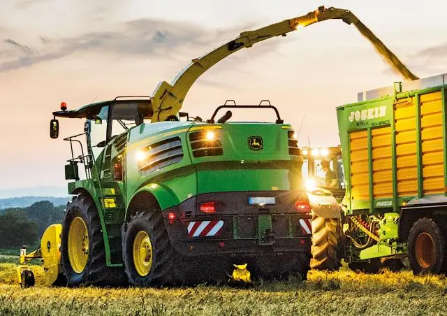 John Deere 8700