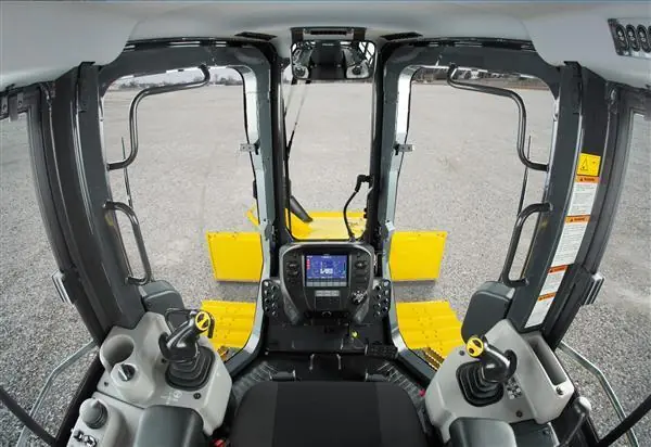 Komatsu D37EX-23 thumbnail 5