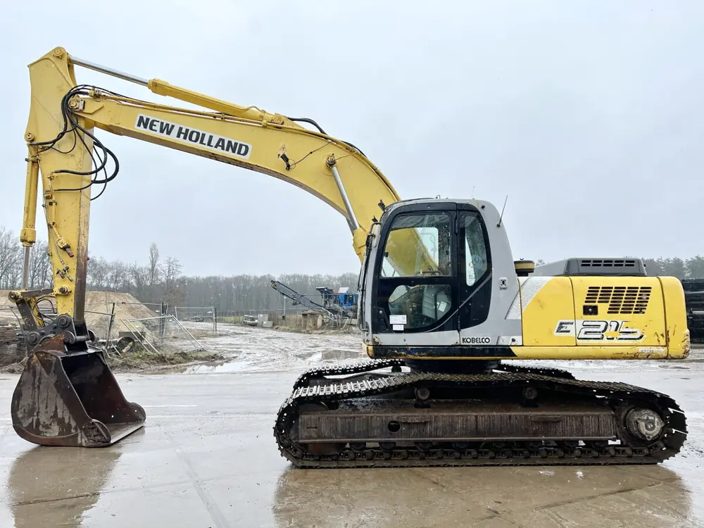 New Holland EH215 LC