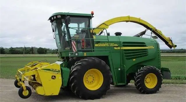 John Deere 7300
