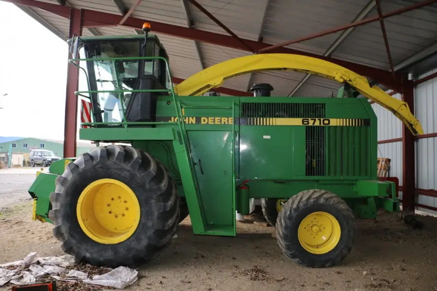 John Deere 6710