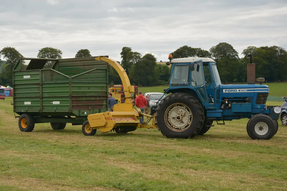 Ford-NH 8700