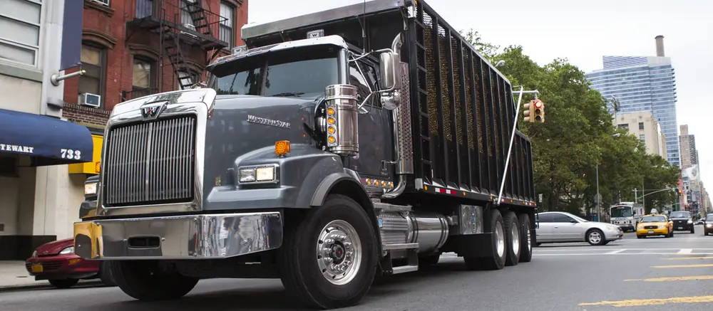 Western Star 4900 SB 40" Low Roof Cummins ISX15