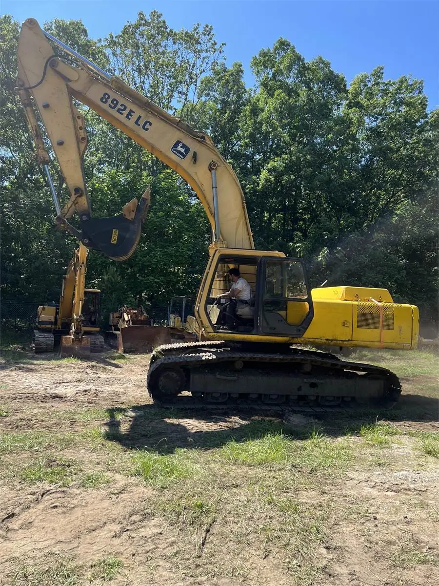 John Deere Construction 892E