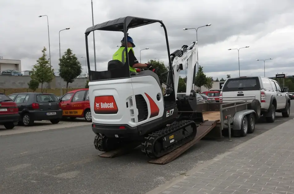 Bobcat E17 thumbnail 4