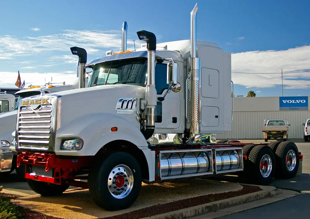 Mack SuperLiner RWS712L CA494 ETAZ673A 4x2 thumbnail 2