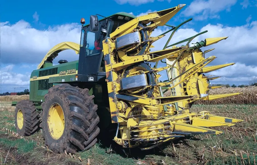 John Deere 6950