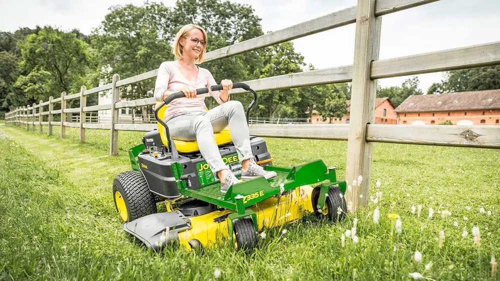 John Deere Z335E
