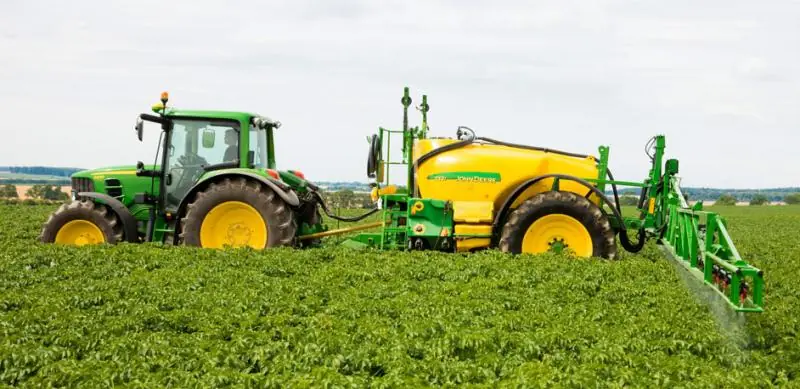 John Deere 740 i