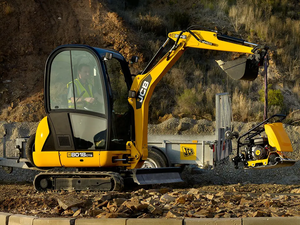 JCB 8018