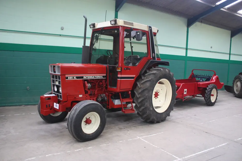 International Harvester 885