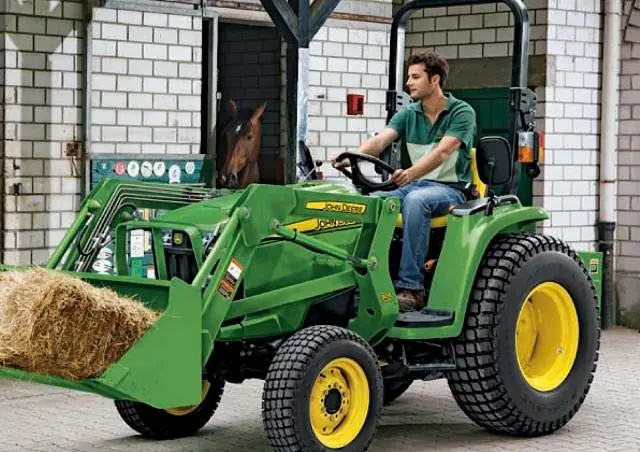 John Deere 3520