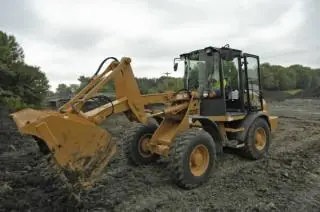 Case 121 E thumbnail 2