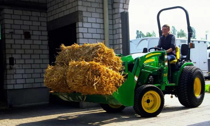 John Deere 2032 R