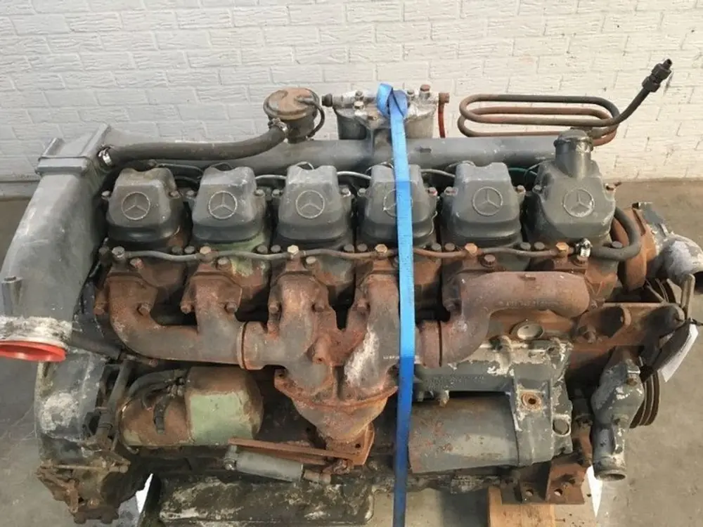 Mercedes-Benz OM447