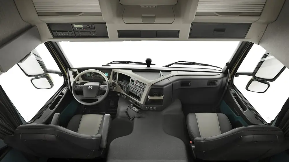 Volvo Trucks FM11.330 6x2 Tractor X-Low Lite Pusher