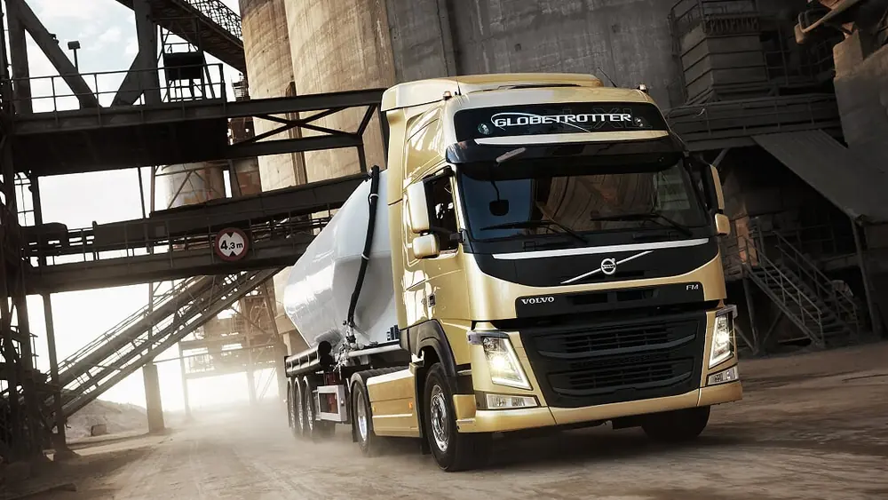 Volvo Trucks FM11.330 6x2 Tractor X-Low Lite Pusher thumbnail 4