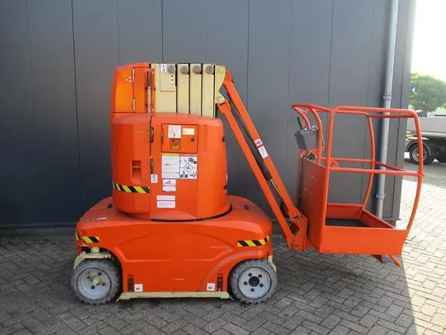 Grove-Manlift (Delta) Toucan 1010 A